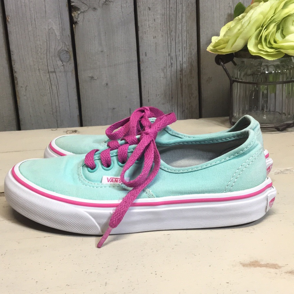 Kid’s Vans - Picture 5 of 8